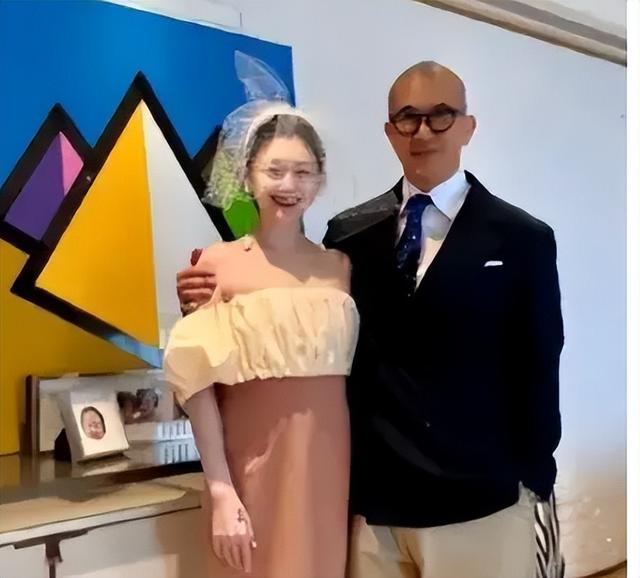 小S又和舞蹈老师跳舞了!浑身发红情绪亢奋,抱怨老公不碰自己