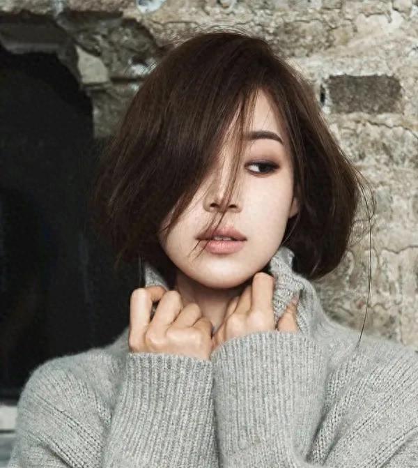 她是韩国极具魅力女演员,23岁逃离李东健,25岁嫁给检察官。