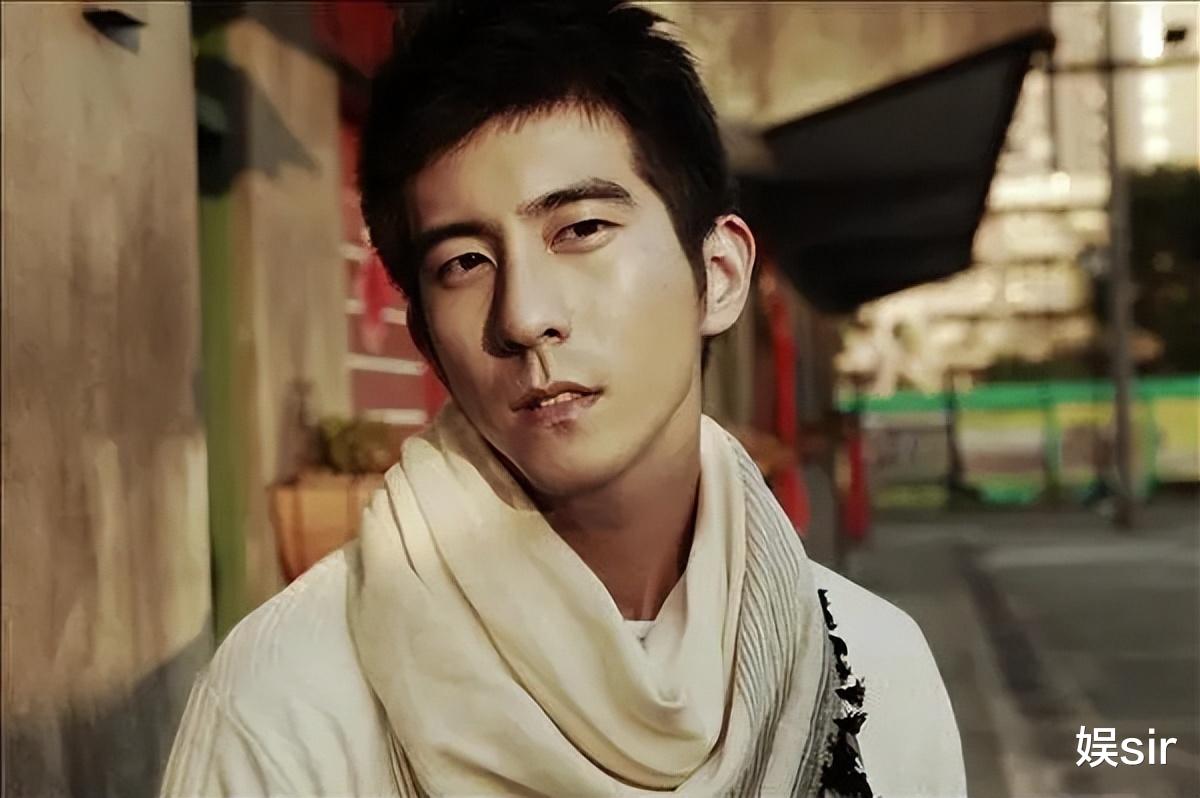 41岁修杰楷“打架斗殴”被抓，罚款一万八？贾静雯、经纪人回应了