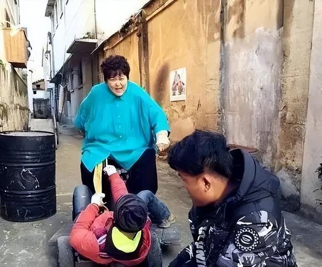 她是中国“最胖”女演员,100天减肥140斤,嫁帅气老公宠爱有加