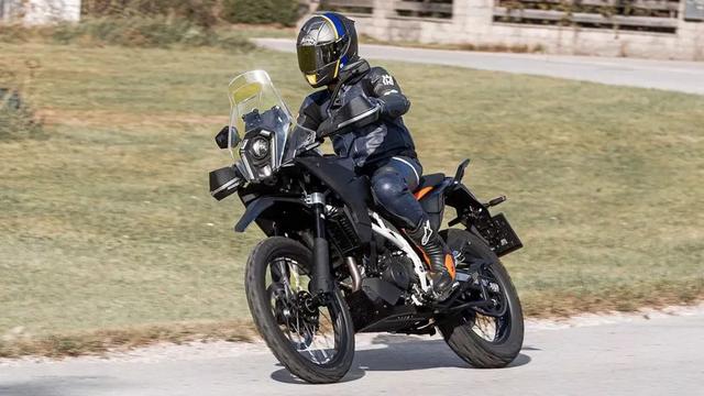前沿快报:川崎发新车，KTM390ADV即将换代，本田佛沙150被疯传