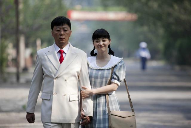 梅婷|朱时茂30年前的春晚，谁注意到他身边的女孩？今火得一塌糊涂