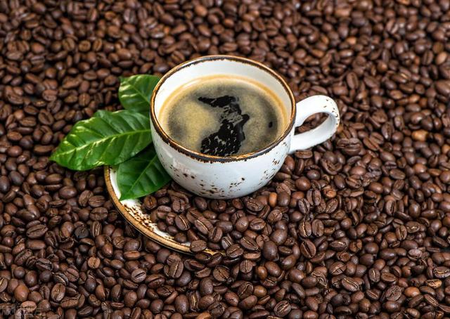 黑咖啡减肥法靠谱吗?提醒:这5类人,尽量远离咖啡,不妨了解下