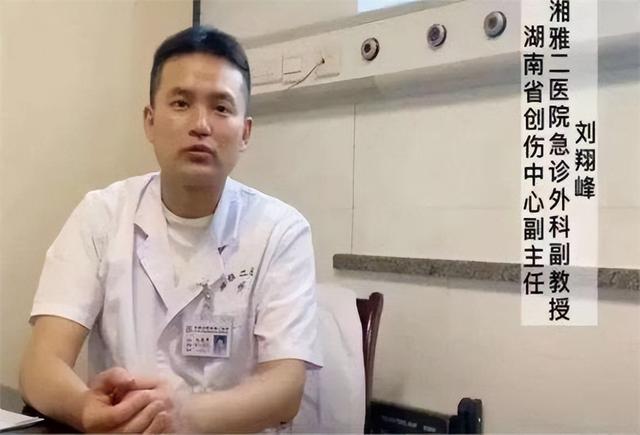 “恶魔医生”刘翔峰:割病人健康器官,注射香油塞结石,结局解气