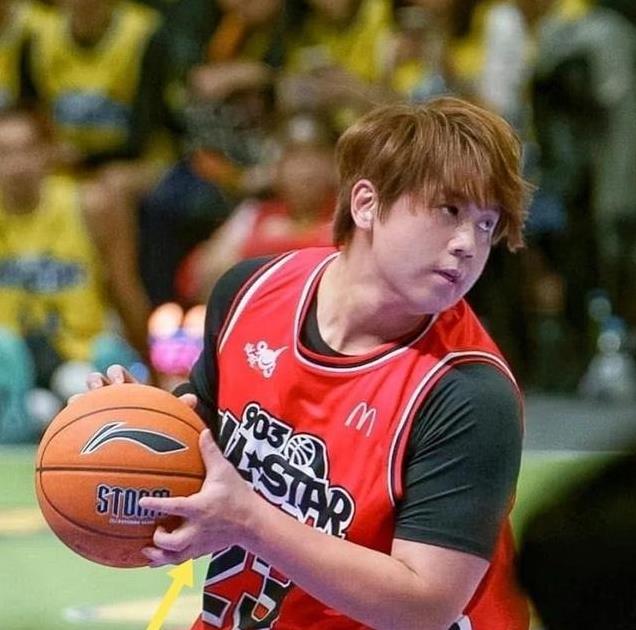 香港顶流又被骂了！近照胖到没眼看，他的走红是港圈最大“悲哀”