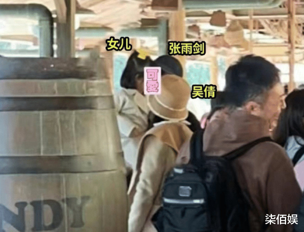 吴倩带女儿玩耍被偶遇,素颜黑眼圈重显憔悴,脸上鼓起的大包抢镜