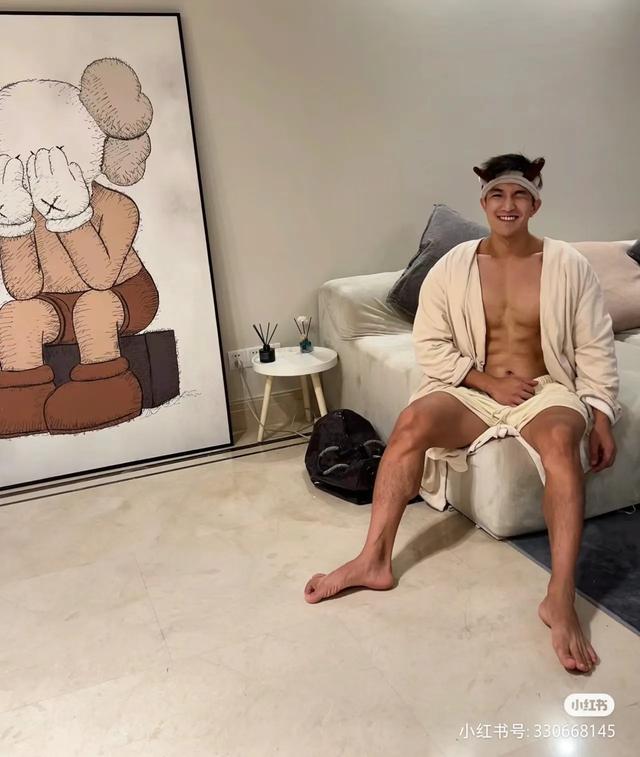 中年肌肉男适合开什么样的座驾去健身房才最吸引眼球呢