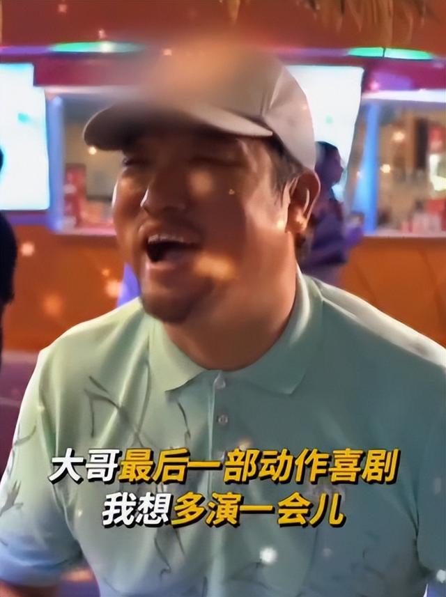 成龙私照获老外30万赞,满头白发断崖式衰老,与路演状态判若两人
