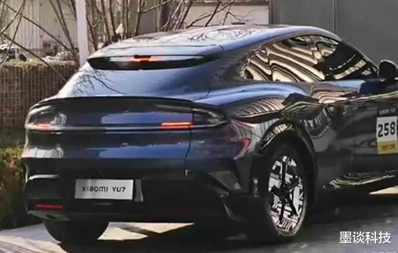 小米YU7 AWD SUV：新挑战者来袭，750公里续航！