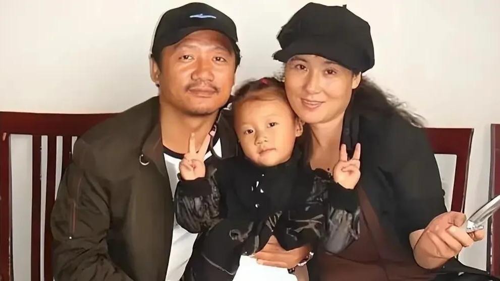 谢广坤给儿子办百日宴，三任老婆齐到场，刘能祝福三哥小三嫂快乐