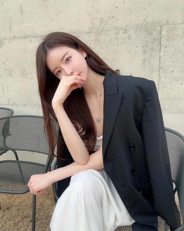 高冷御姐，成熟韵味！