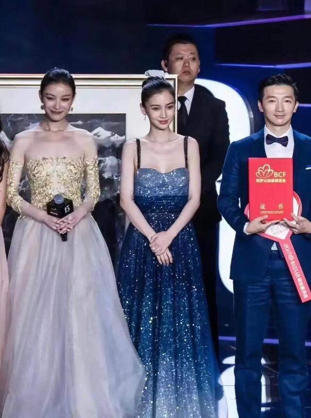 奇怪！杨颖明明很漂亮，为什么和倪妮合影就“输”了呢？