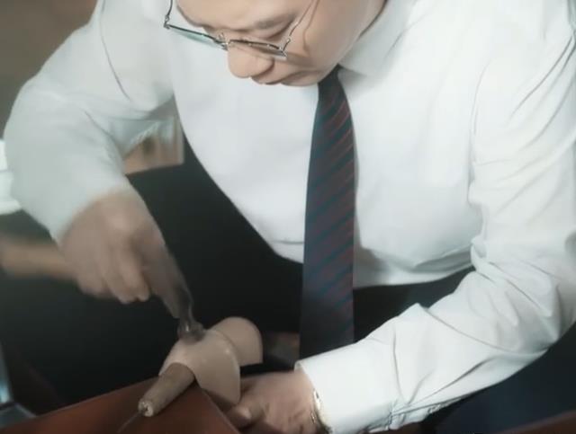 央视开播30集年代大剧!收视飙升全国第一,观众直呼:又一黑马剧