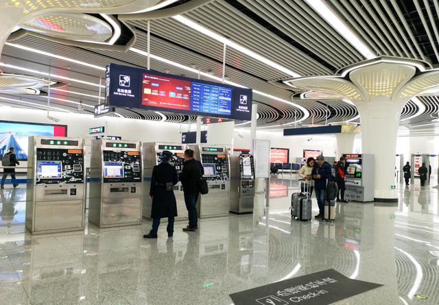 广角信息发布系统助力机场智能化升级