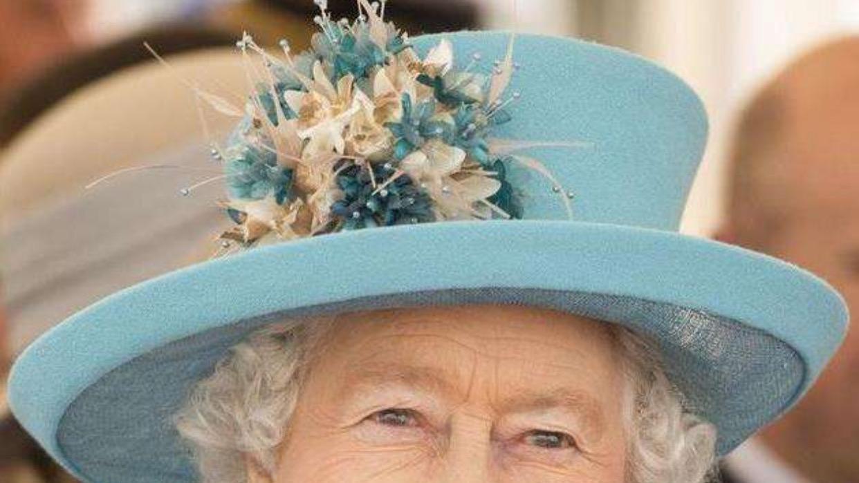 94岁高龄脸上却没斑点，英女王皮肤好到惊人，护肤方法却不用花钱