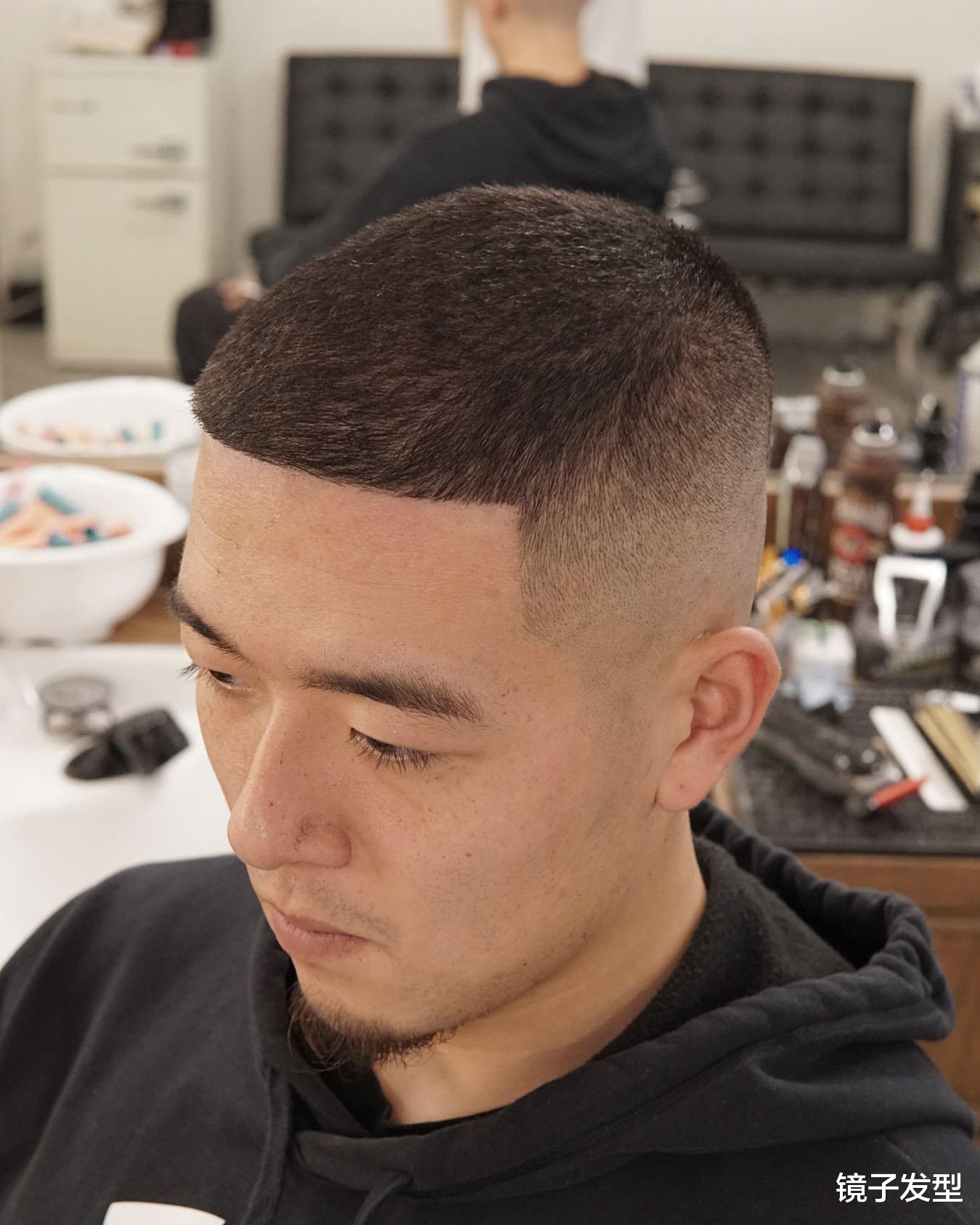 最考验男人颜值的发型来了,超短圆寸头,超级清爽有型