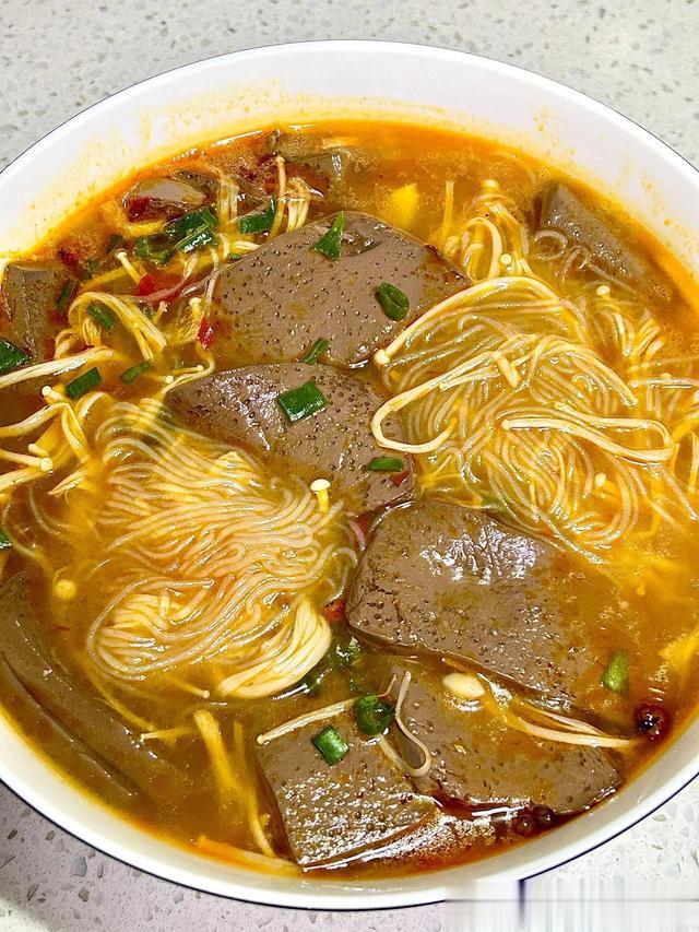 铁是西红柿10倍，营养美味！中老年常吃这4样，手脚麻利精神佳！