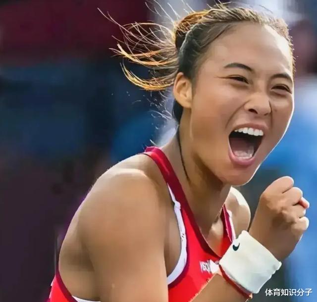 1天连发4文炮轰郑钦文!知名主持人言辞犀利,质疑女网一姐人品