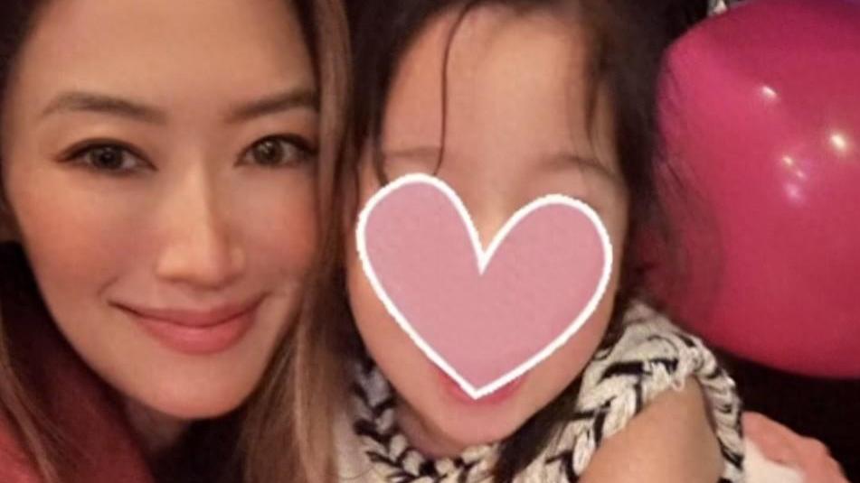 谢婷婷为女儿庆生晒母女合照，5岁女儿轮廓像母亲，头发乌黑浓密