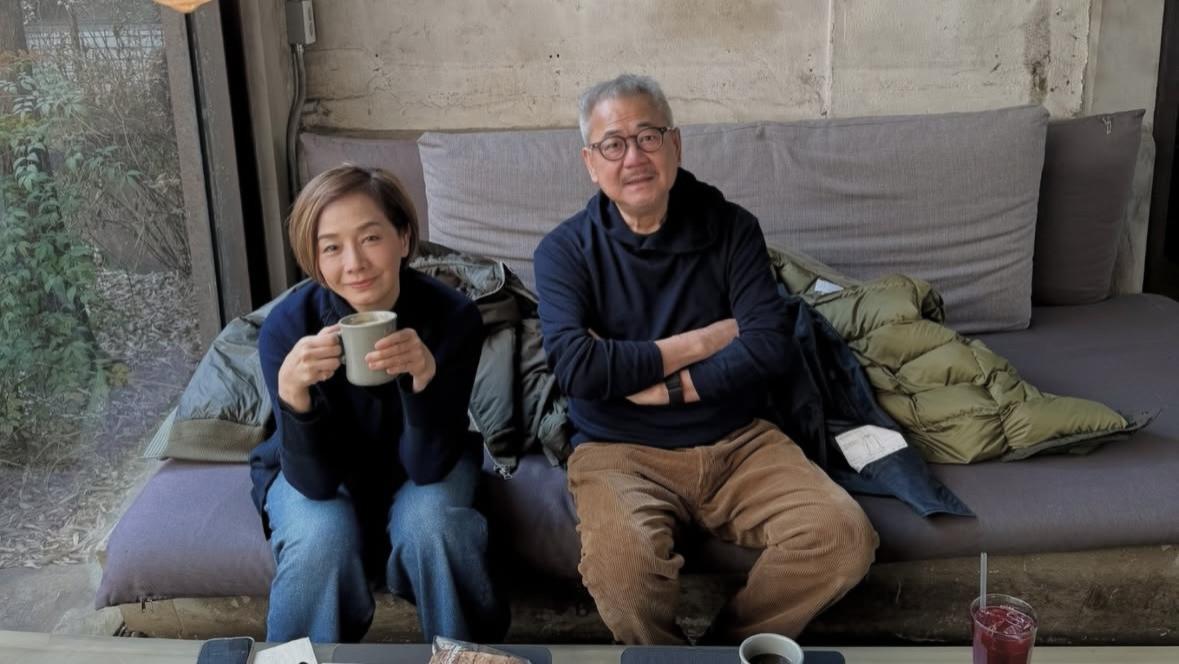 毛舜筠在韩国过春节，与79岁丈夫在咖啡店庆祝，长女远嫁美国没来