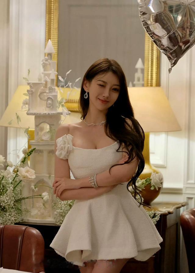 超级名媛叶珂，身材真的太顶级了