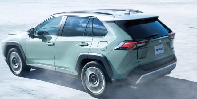 218马力混动加持！2025款丰田RAV4油耗更低，全系四驱+全新车机