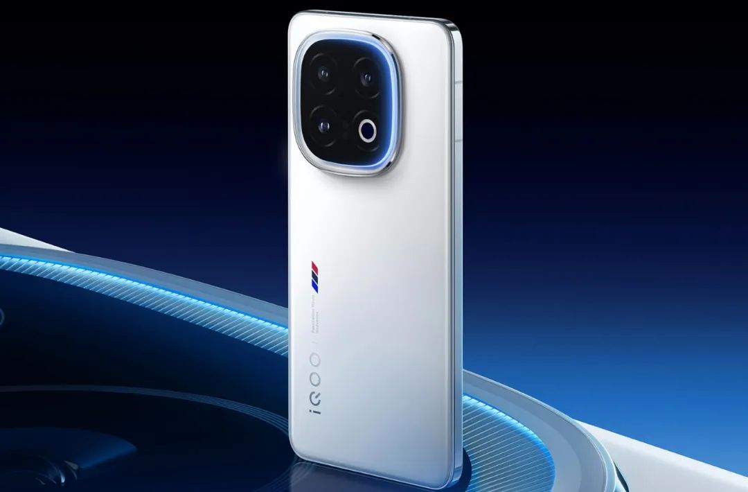 2K直屏+超声波指纹,屏幕进步最大的国产旗舰,流畅度不输iPhone!