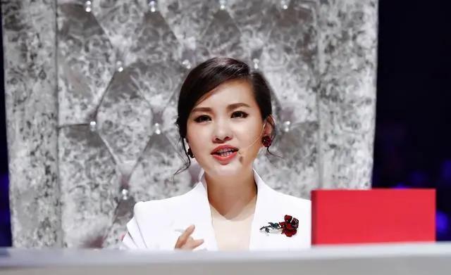 95后|她是第一位博士级歌唱家，13次荣登春晚，丈夫身价不菲也是博士