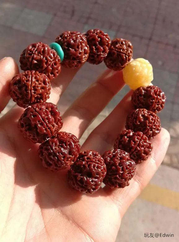 他这条金刚不盘只挂脖，不但没色差，还如此惊艳，怎么办到的？