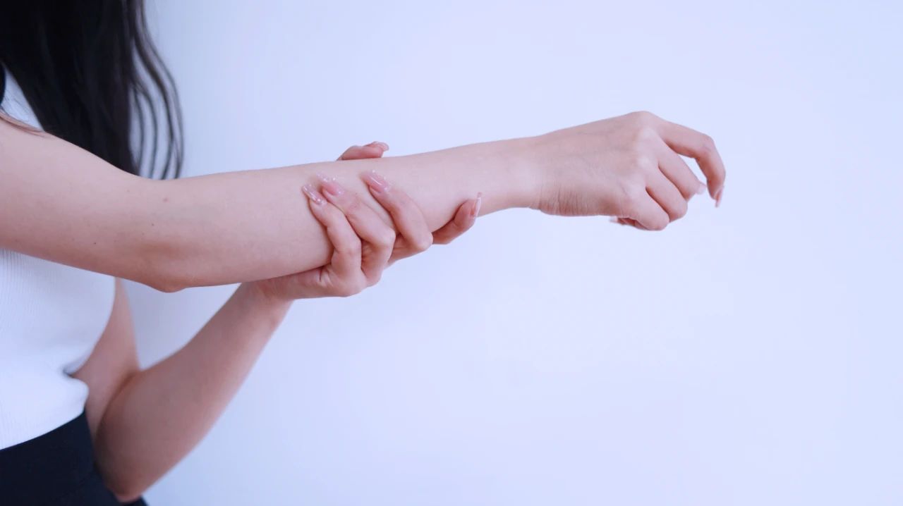 糖尿病患者总是爱出汗？可能与相关并发症有关，得及早治疗