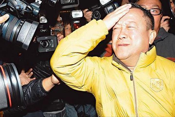 曾志伟和好友遗孀逛街被拍神情紧张,互相陪伴多年,关系引猜测