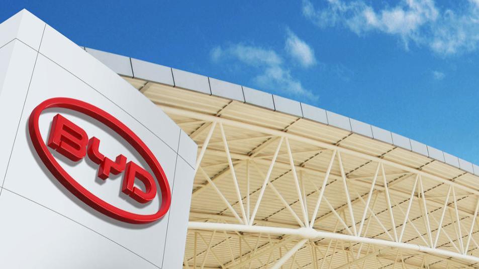 “遮羞布”被彻底撕开？无视央视警告， 外媒：比亚迪终究还是“下水”了