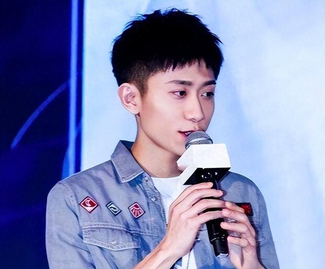 张一山凌晨发文官宣“新身份”,原来没消息的他,闷声干了件大事