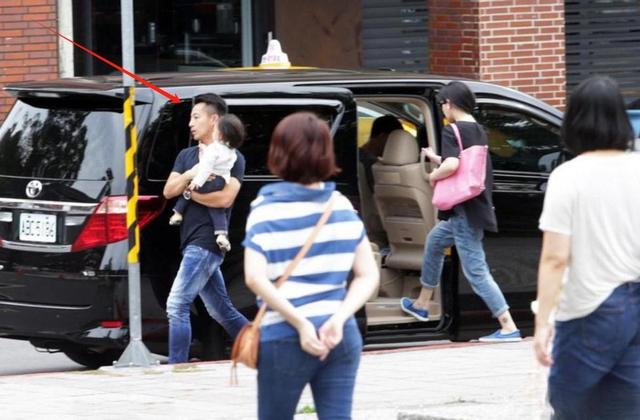 张兰录综艺录制,大S粉该道歉?汪小菲国庆遭讽,父爱恐被大S折尽