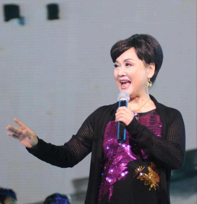 金铁霖追悼会：唯一儿子嚎啕大哭，现任老婆与前妻李谷一都没出席