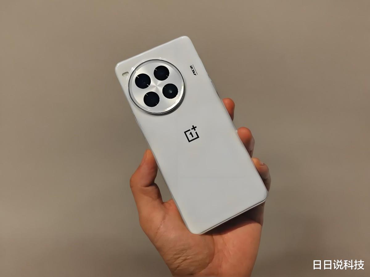 OPPO一降再降,从3799元跌至2599元,骁龙8Gen3+6100mAh