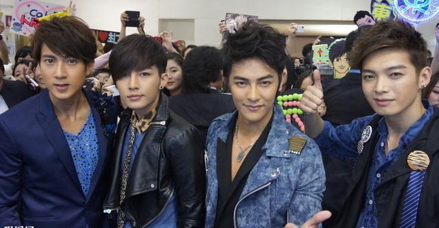 炎亚纶:所以不是不可以,只是我不可以是吗!大东又让小纶破防了