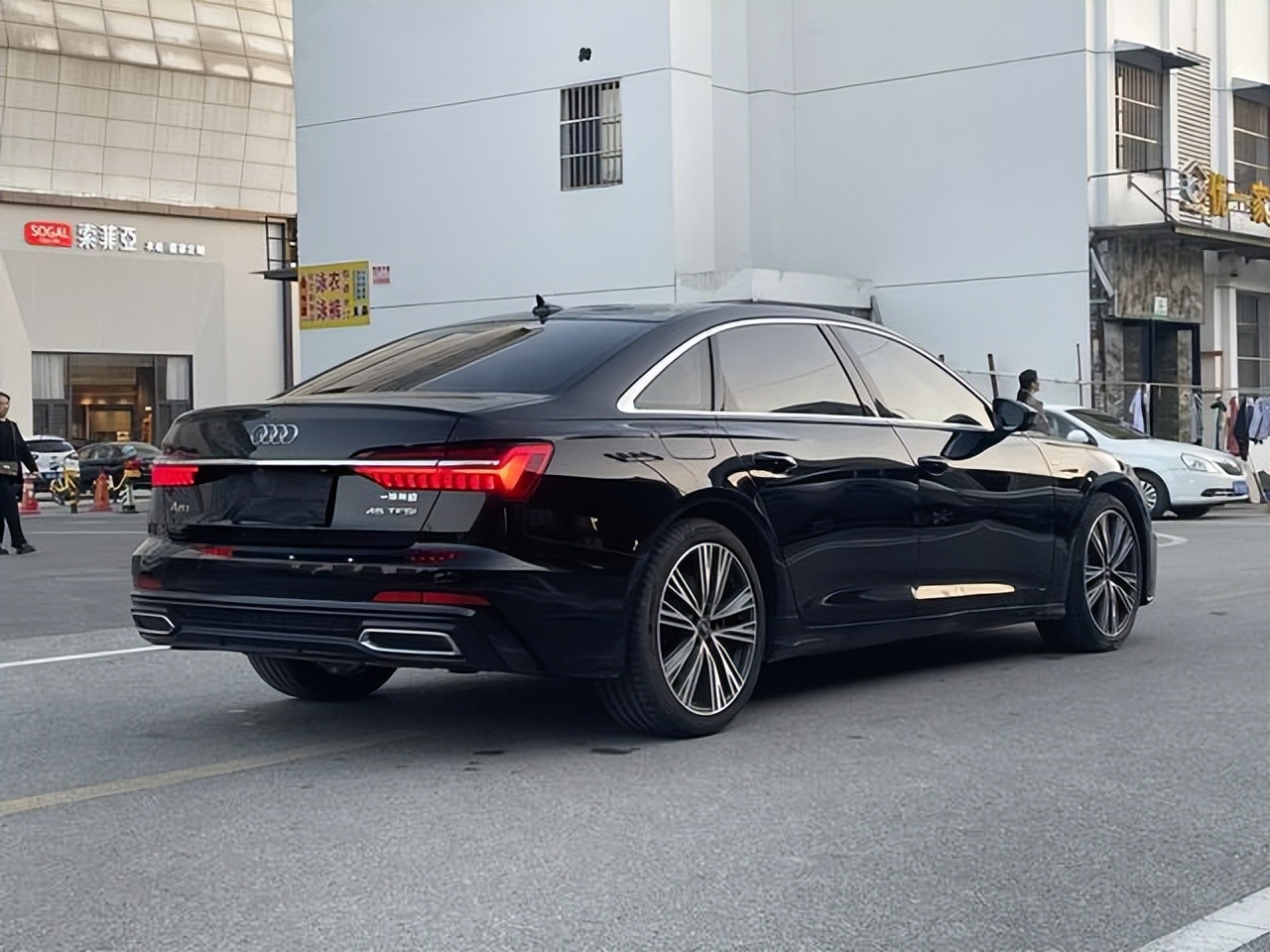 开了7年大众迈腾，如今换成奥迪A6L，终于明白了B级和C级车的差距