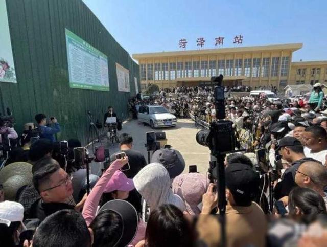 郭有才停播!国花博览园场地设施已拆除,本人回应:很快就回来