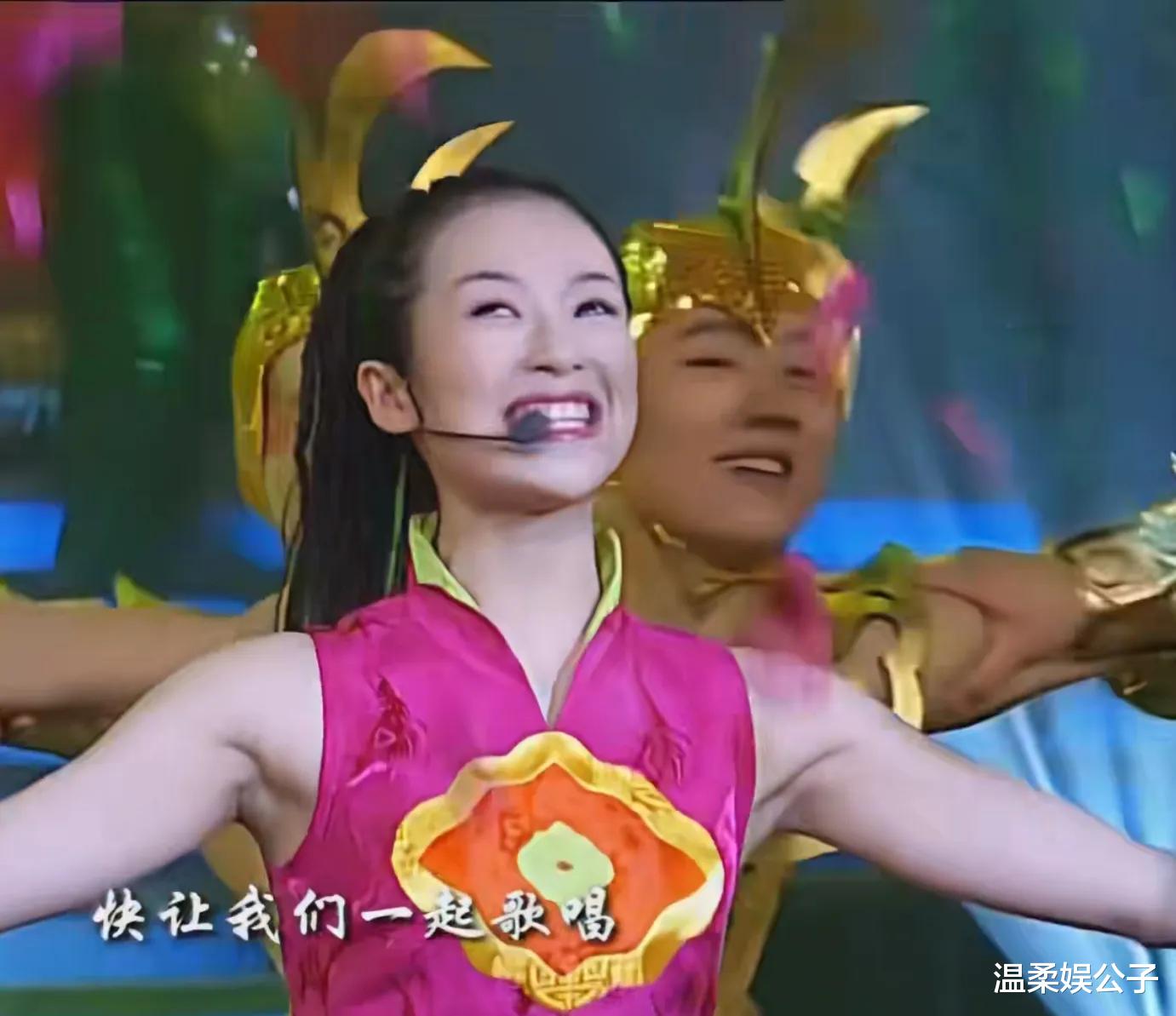 章子怡第一次上春晚,工作人员被其美貌“惊到了”,她当年有多火