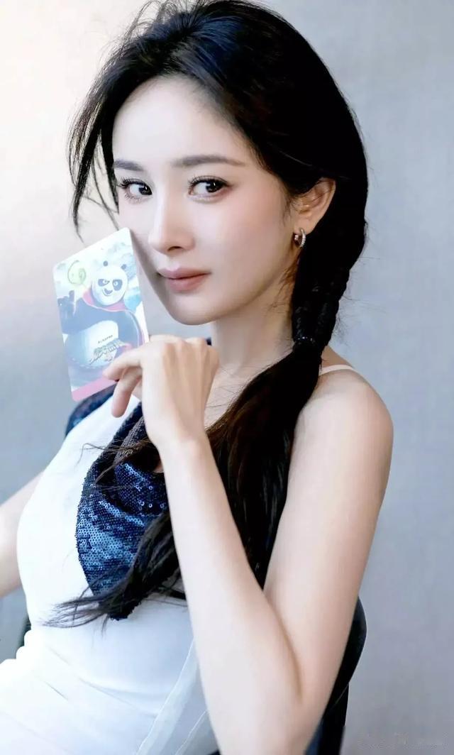 杨幂性感到腿软