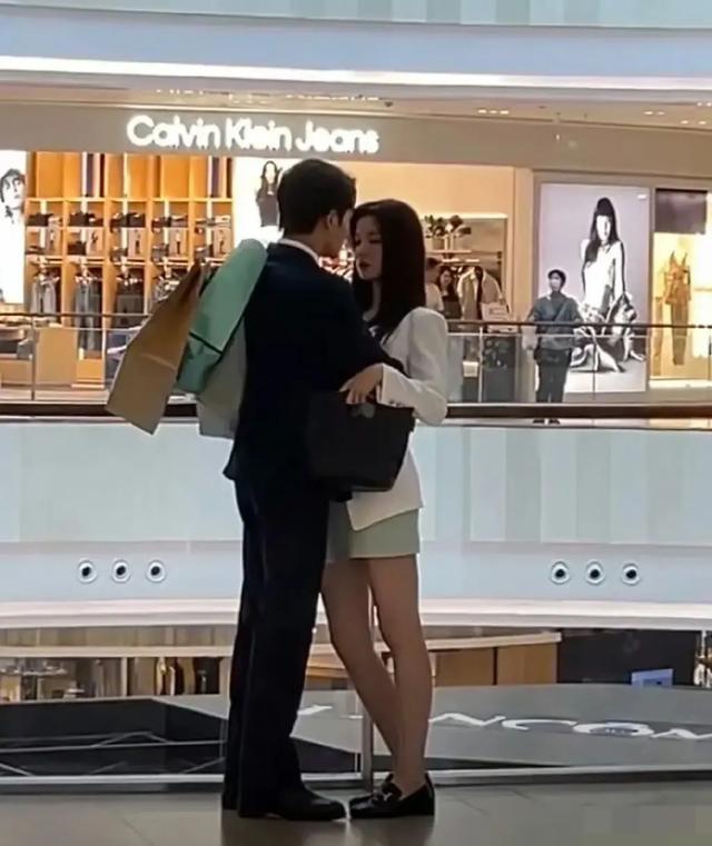 女演员长相多重要?看王楚然和刘令姿同框就知道了,骨架小真无敌