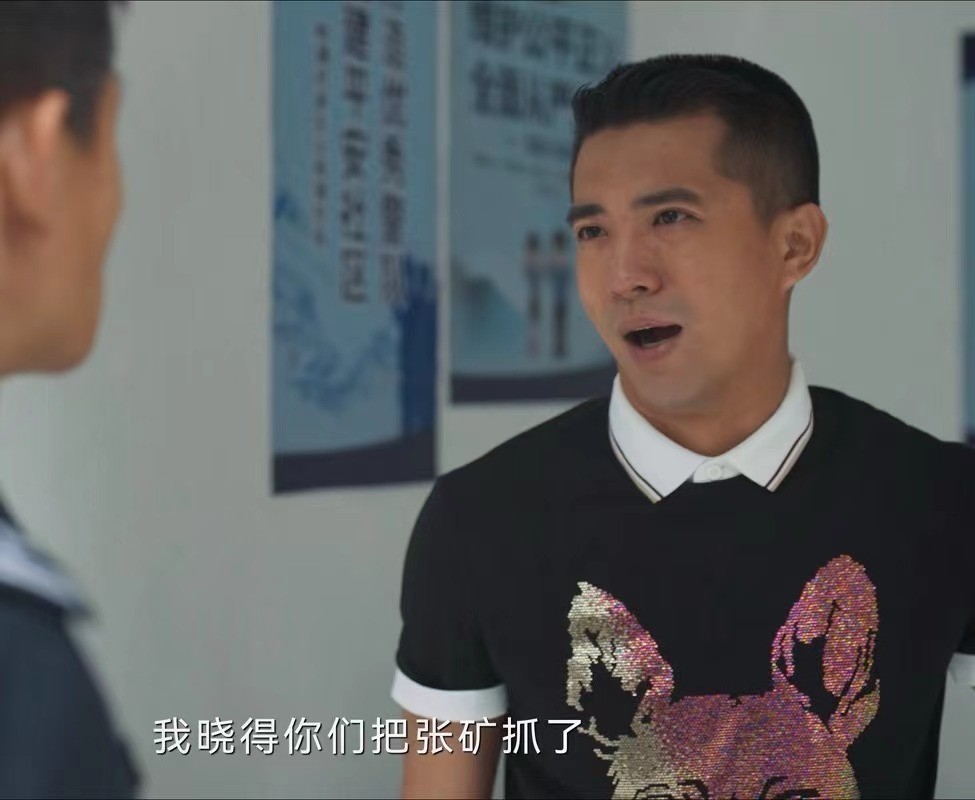 开播就夺飙升榜冠军，王志文一出手，国产悬疑喜剧又有王炸了