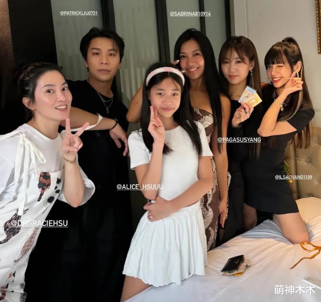 小S三女儿画作参展,台娱圈艺人狂赞“女性意识”,网友吐槽硬捧