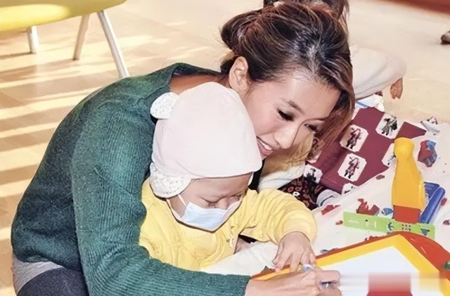 她曾一年换7次男友,风流成性未婚生女,如今42岁无人敢娶