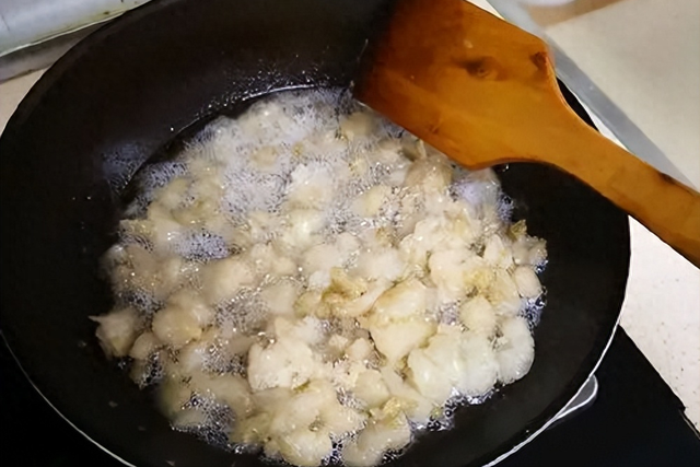 64岁大妈每天炒菜用猪油，5年后体检，医生惊呼：到底干啥了