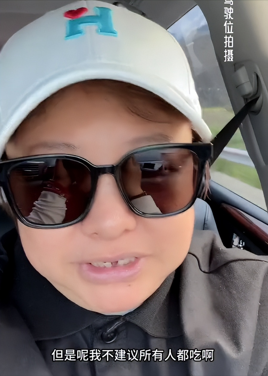 52岁韩红罕露面!吃生肉用盆装,身形暴瘦眼睛肿,网友:认不出