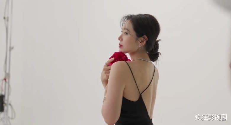 孙艺珍、全智贤复工近照曝光,同样42岁婚后甜蜜,同样是少女身材