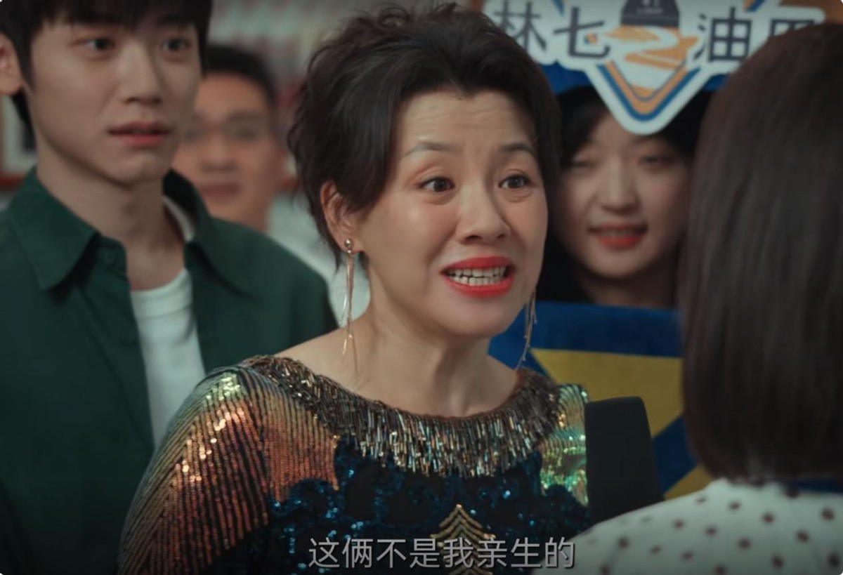 当44岁贾冰和47岁曾黎演夫妻,二人一同框,画面就尴尬了