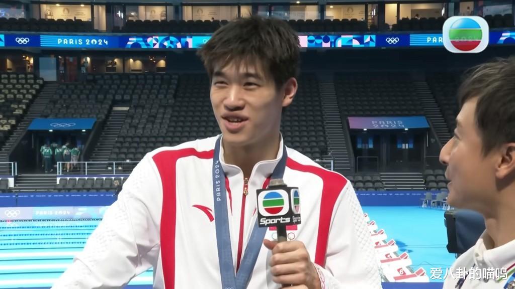 主持方力申好享受:在500年历史的餐厅喝13万的酒,还叫了法国鸡